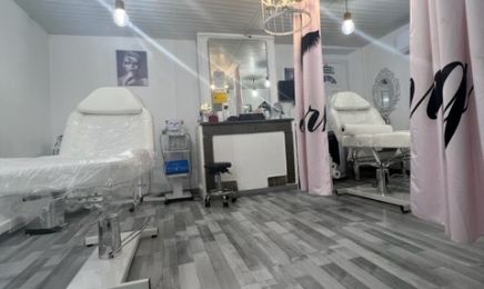 Laïla Ongles : Coiffeur à Nîmes