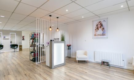 Laura Coiffure et Ongle : Manucure à Doussard