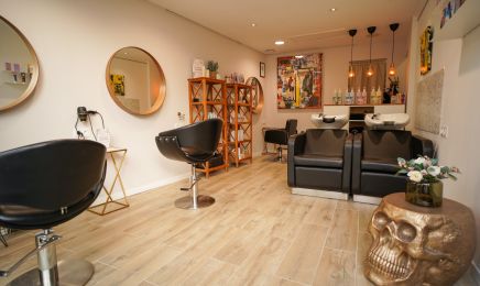 Le Salon Privé : Manucure à Cambes