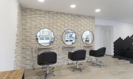 Parenthèse : Coiffeur à Le Trait
