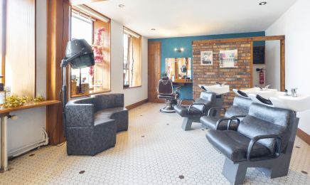 Art Et Bien Etre Coiffure Mixte : Coiffeur à Bellegarde