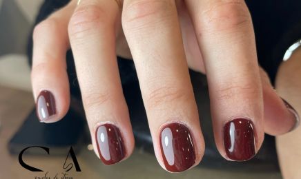 Ongles de strass at Studio Avenue : Manucure à Toulon