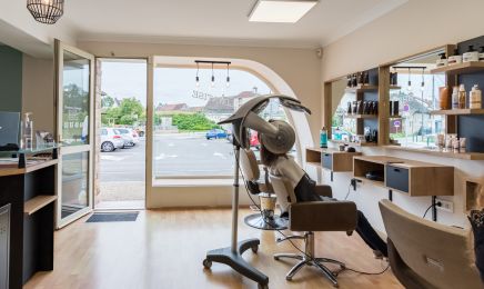 Amélie C : Coiffeur à Lux