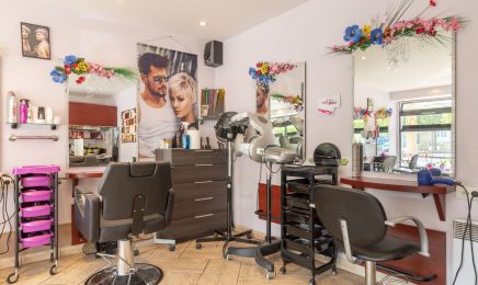 L’Elisée : Coiffeur à Ménilles