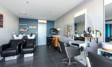 courbes et couleurs : Coiffeur à Bourg-des-Comptes