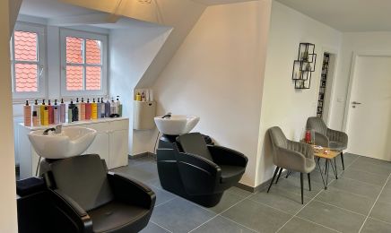 Haarstudio Isabel: Friseur in Wiesenbronn