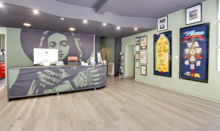 La Cour des Miracles Tatouages et Piercing : Manucure à Toulouse
