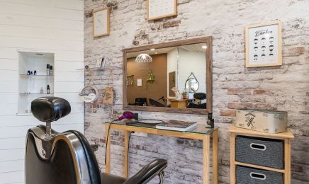 Karactères : Barbier à Saint-Colomban