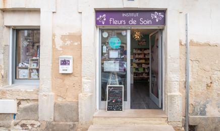 Fleurs de Soin  : Manucure à Castries