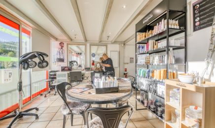 Color and Cut  : Coiffeur à Peypin