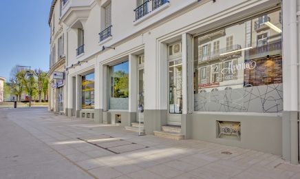 12 avenue : Barbier à Vichy