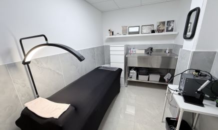 LS Custom Coiffeur & Barber / Piercing / Nails / Lash & Strass Dentaire : Institut de beauté à Dijon