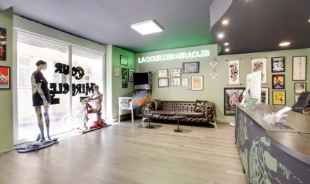 La Cour des Miracles Tatouages et Piercing : Manucure à Toulouse