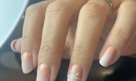 Ongles de strass at Studio Avenue : Manucure à Toulon