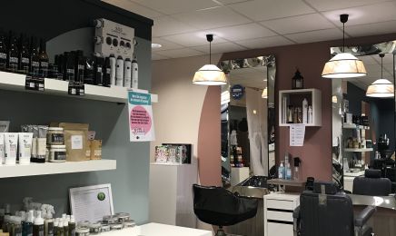 La Tête Ailleurs  : Institut de beauté à Le Bernard