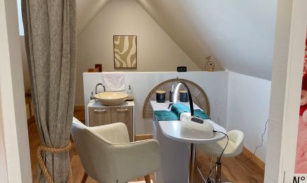 La petite Clem : Manucure à Sarceaux
