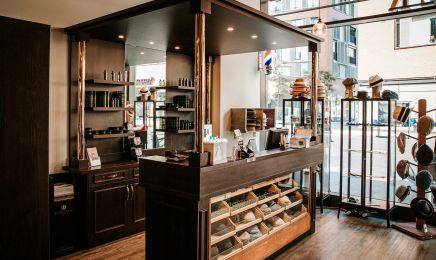 Eric: Barbier - Haircut & Shave | Hafencity: Barbershop in Hamburg
