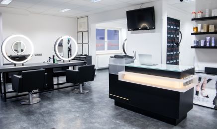 Haarmonie Friseursalon : Kosmetikstudio in Greding