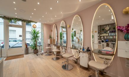 Yoni coiffure spécialiste coloration végétale  Ouvert 7/7 : Coiffeur à Paris