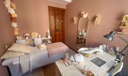 Un Instant Rose : Manucure à Le Muy