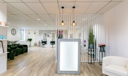Laura Coiffure et Ongle : Manucure à Doussard