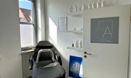 Eins A Kosmetik: Kosmetikstudio in Weisendorf