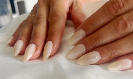 FlowerMakeUp : Manucure à Chapelle-Viviers