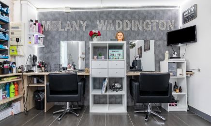 Melany Waddington coiffeuse coloriste et visagiste  : Barbier à Saint-Quentin-de-Baron
