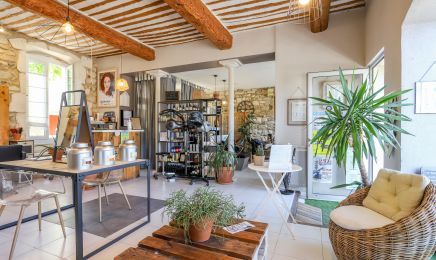 Caroline & Vous Experte Visagiste, Spécialiste Trichologue (maladies du cuir chevelu) : Coiffeur à Eyragues