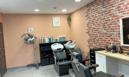 Un temps de Poses : Coiffeur à Poses