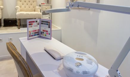 Madame Chic - Coiffure & Beauté : Manucure à Paris