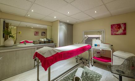 Madame se fait belle et monsieur aussi  : Manucure à Aix-les-Bains