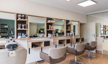 Amélie C : Coiffeur à Lux