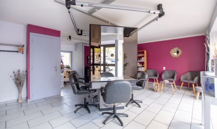 Kath s’en mêle  : Coiffeur à Bas-en-Basset