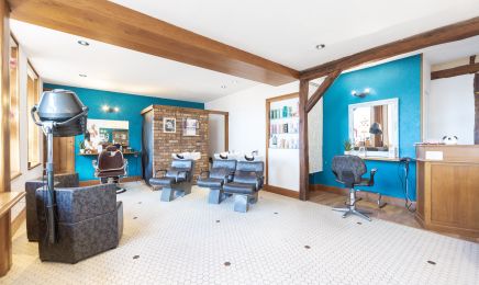 Art Et Bien Etre Coiffure Mixte : Coiffeur à Bellegarde