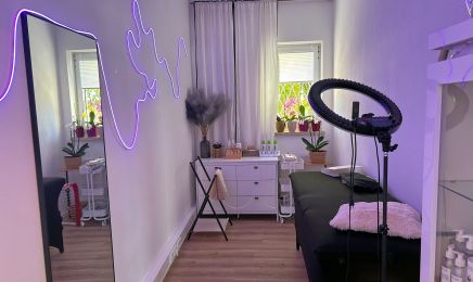 The Room Beauty Studio: Nagelstudio in Geretsried
