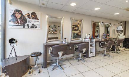 Au delà du Miroir by Perrine : Coiffeur à Buxy