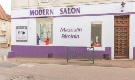 Modern salon : Coiffeur à Verdun-sur-le-Doubs