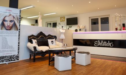 Edelstich: Kosmetikstudio in Weinstadt
