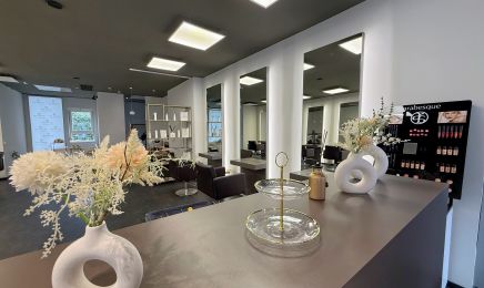 Bejona Natural Hair Studio - Friseur München Pasing - Locken & Balayage: Kosmetikstudio in München