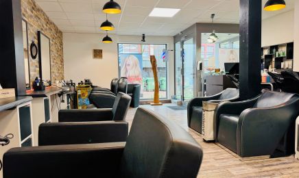 Destina‘s Hair Lounge: Friseur in Stuttgart