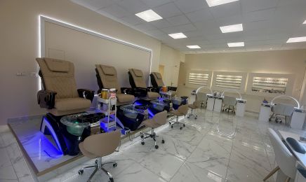 Win Ongles & Cils  : Manucure à Marseille