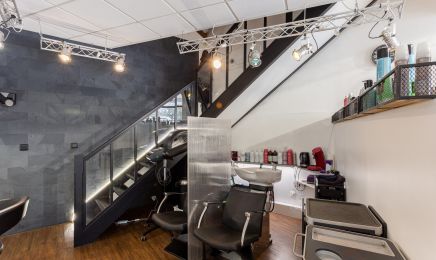 Backstage  : Coiffeur à Betton
