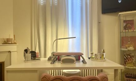 Victoria Mnails  : Manucure à Stains