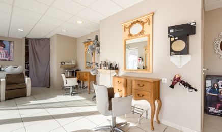 Double Jeu  : Coiffeur à Les Fins