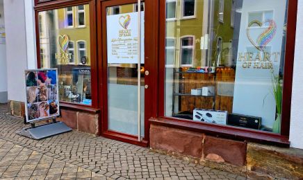 Heart of Hair: Friseur in Warburg