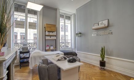 Le 106 Esthétique Carla : Manucure à Lyon