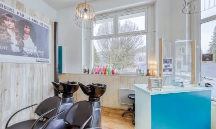 Aux Miroirs d’Or : Coiffeur à Dortan