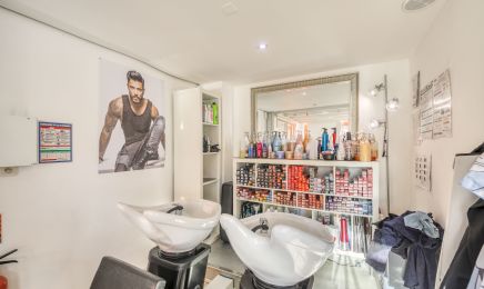 Color and Cut  : Coiffeur à Peypin