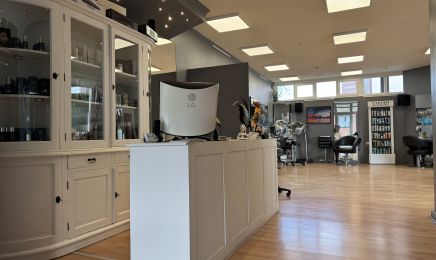Klaus Grüẞges Haarscharf: Barbershop in Dorsten
